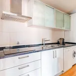 Rent 2 bedroom apartment of 1076 m² in Lisbon