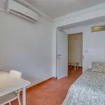 Rent a room of 80 m² in valencia