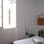 Rent a room of 100 m² in lisbon