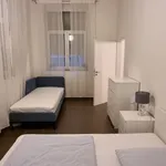 Miete 2 Schlafzimmer wohnung von 1292 m² in Stuttgart