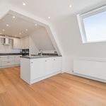 Rent 3 bedroom flat in Leatherhead