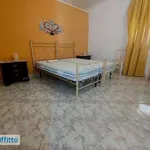 Affitto 5 camera appartamento di 140 m² in Palermo