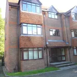 Flat to rent in Ray Park Avenue, Maidenhead SL6