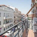 Rent a room of 240 m² in madrid