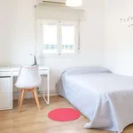 Rent a room of 250 m² in madrid