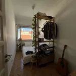 Rent a room of 60 m² in lisbon