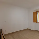 Rent 2 bedroom house of 6425 m² in Leiria