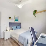 Rent a room of 111 m² in Valencia