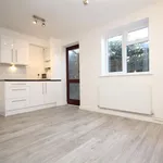 Rent 4 bedroom flat in South East England