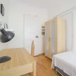 Rent a room of 150 m² in lisbon