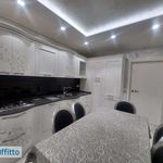 Affitto 3 camera appartamento di 151 m² in Naples