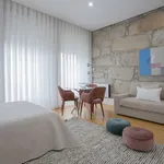 Rent 1 bedroom apartment of 40 m² in Porto