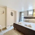 Rent 1 bedroom apartment of 398 m² in Oxford