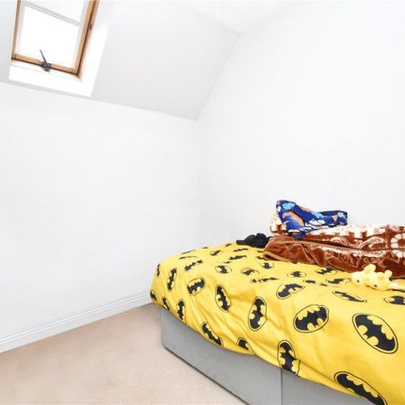 Flat to rent in Gould Close, Newbury, Berkshire RG14 East Fields