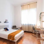 Rent 6 bedroom apartment in Milan