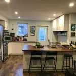 Rent 3 bedroom house in Toronto