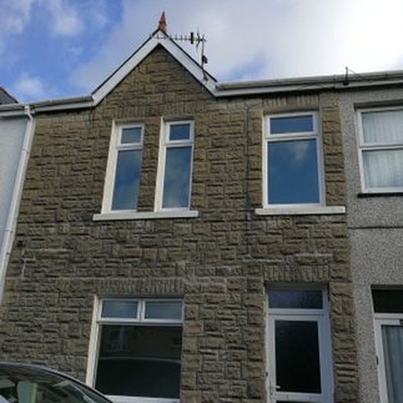 Room to rent in Quay Street, Ammanford SA18 Hopkinstown