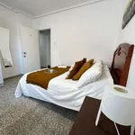 Rent a room of 130 m² in valencia