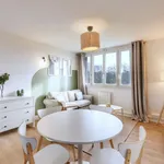 Rent 4 bedroom apartment of 65 m² in Venissieux