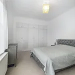 Rent 2 bedroom flat of 87 m² in London