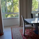 Rent a room of 150 m² in Carnaxide