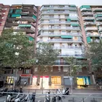 Rent 4 bedroom apartment of 75 m² in Barcelona