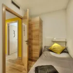 Rent 4 bedroom apartment in Barcelona