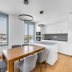 Pronajměte si 4 ložnic/e byt o rozloze 109 m² v Prague