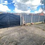 Rent 4 bedroom flat in West Midlands