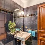 Rent 5 bedroom apartment of 120 m² in Roma