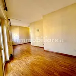 Affitto 5 camera appartamento di 130 m² in Naples