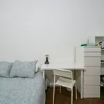 Rent 16 bedroom apartment in Lisbon