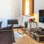 Rent 5 bedroom apartment of 83 m² in Porto