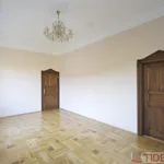 Pronajměte si 5 ložnic/e dům o rozloze 338 m² v Prague