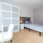 Rent a room of 120 m² in valencia