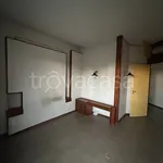 Rent 5 bedroom apartment of 140 m² in Rho