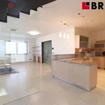 Pronajměte si 3 ložnic/e byt o rozloze 195 m² v Brno