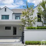 Rent 4 bedroom house of 320 m² in Bangkok