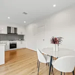 Rent 3 bedroom apartment in Caulfield North