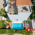 Rent 5 bedroom house of 320 m² in Γκολφ