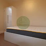 Rent 4 bedroom house in Leeds