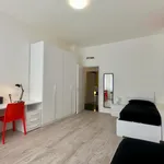 Rent 5 bedroom apartment in Milan