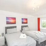 Rent 3 bedroom apartment of 1195 m² in Leeds