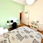 Rent 3 bedroom apartment in Athens