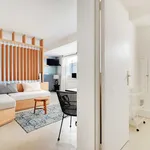 Rent 1 bedroom apartment of 300 m² in Paris