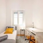 Rent a room of 160 m² in lisbon