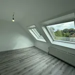 Ruim duplexappartement met 3 slaapkamers te Balen!