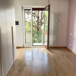 Rent 3 bedroom apartment of 90 m² in Milano