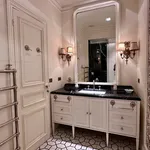 Rent 4 bedroom apartment of 260 m² in Paris