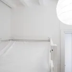 Rent 4 bedroom apartment in Barcelona